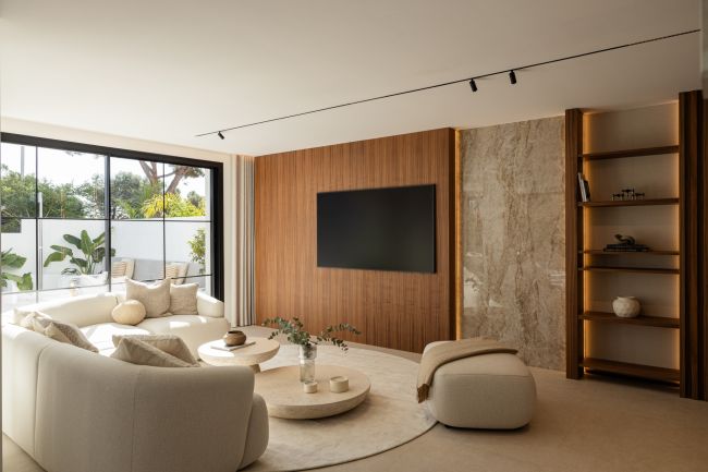 Delvis frittstående villa til salgs i Peñablanca, Nueva Andalucia