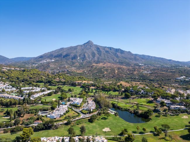 Exclusive Duplex Penthouse in Nueva Andalucía