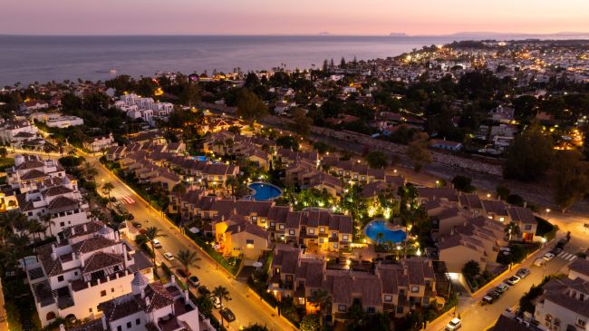 Rekkehus til salgs i Azalea Beach, Marbella - Puerto Banus