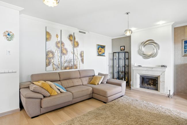 South-Facing Townhouse med fantastisk utsikt over havet i Los Jaralillos, El Paraíso, Benahavís