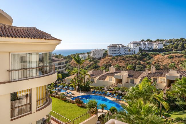 Bright and Spacious 3 Bed Corner Apartment with Stunning Views, Private Terrace and Premium Facilities