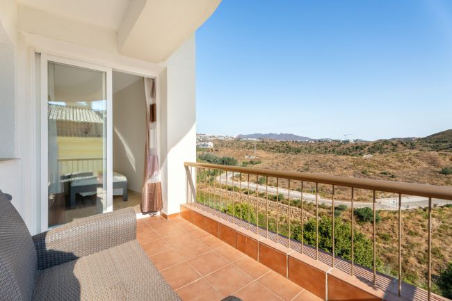 Lys og romslig 3 soveroms hjørneleilighet med flott utsikt, privat terrasse og tilgang til førsteklasses fasiliteter