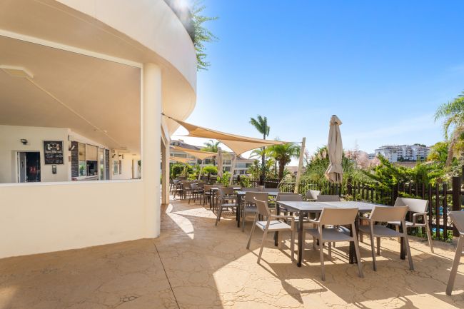 Lys og romslig 3 soveroms hjørneleilighet med flott utsikt, privat terrasse og tilgang til førsteklasses fasiliteter