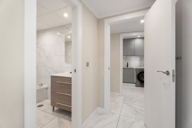 Moderne Leilighet på Bakkeplan i Nueva Andalucia med Fantastisk Utsikt