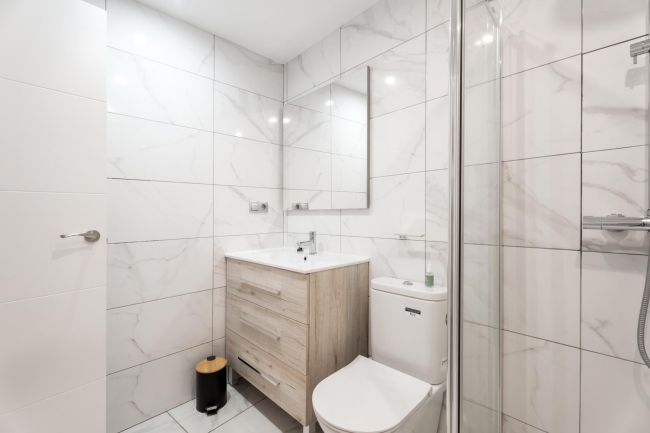 Moderne Leilighet på Bakkeplan i Nueva Andalucia med Fantastisk Utsikt