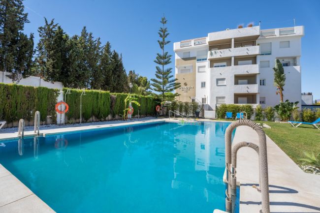 Moderne Leilighet på Bakkeplan i Nueva Andalucia med Fantastisk Utsikt