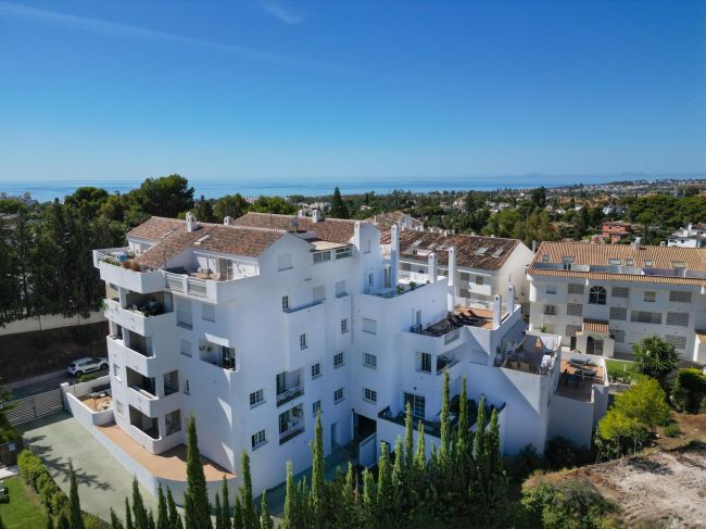 Moderne Leilighet på Bakkeplan i Nueva Andalucia med Fantastisk Utsikt