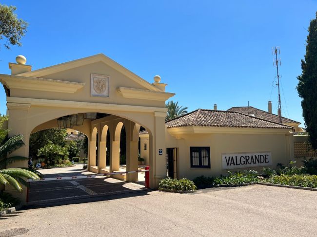 Spacious four bedroom penthouse available for sale in the urbanization Valgrande, Sotogrande