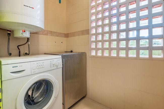 Nydelig leilighet med stor solrik terrasse og hage i pupulært innegjerdet anlegg!