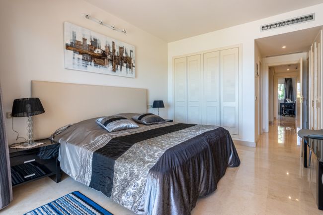 Nydelig leilighet med stor solrik terrasse og hage i pupulært innegjerdet anlegg!