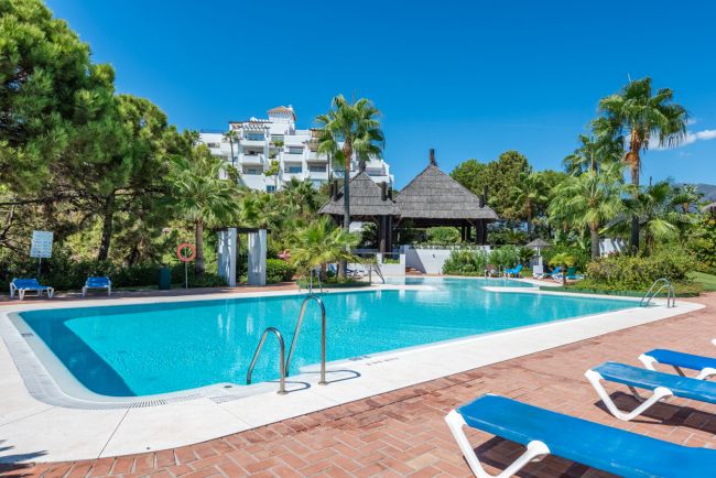 Nydelig leilighet med stor solrik terrasse og hage i pupulært innegjerdet anlegg!