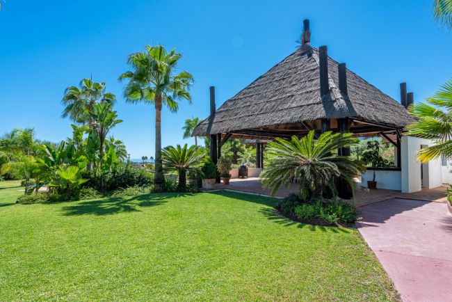 Nydelig leilighet med stor solrik terrasse og hage i pupulært innegjerdet anlegg!