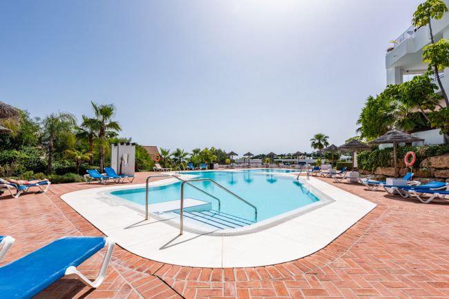 Nydelig leilighet med stor solrik terrasse og hage i pupulært innegjerdet anlegg!