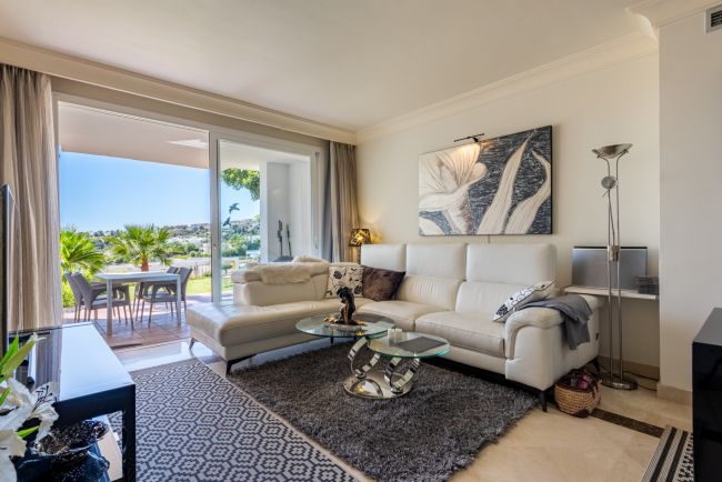 Nydelig leilighet med stor solrik terrasse og hage i pupulært innegjerdet anlegg!