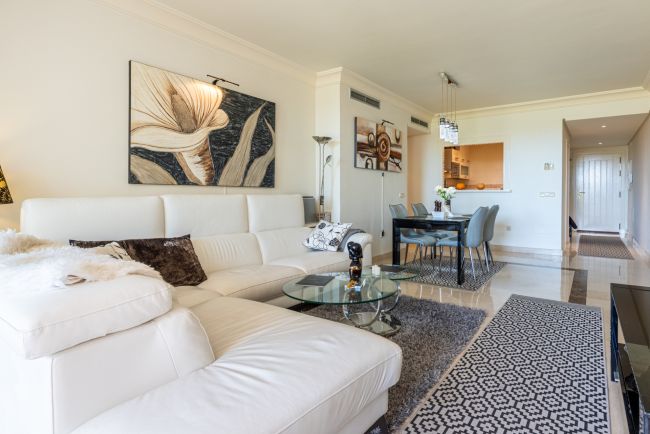 Nydelig leilighet med stor solrik terrasse og hage i pupulært innegjerdet anlegg!