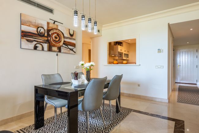 Nydelig leilighet med stor solrik terrasse og hage i pupulært innegjerdet anlegg!