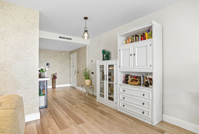 Stilig sørvendt tre soverom leilighet med spektakulær havutsikt, som ligger i den prestisjetunge Mirador de Estepona Hills