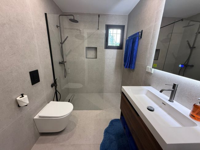 Leilighet på grunnplan til salgs i Alhambra del Golf, Estepona Øst