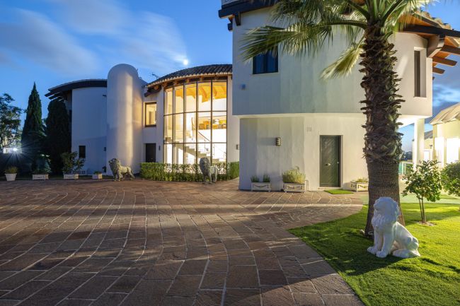 Villa til salgs i Los Flamingos, Benahavis