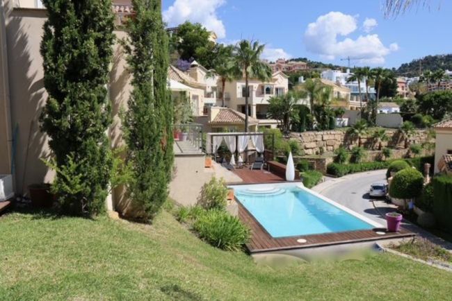 Luxury Villa with Guest Apartment in Los Arqueros - Benahavis