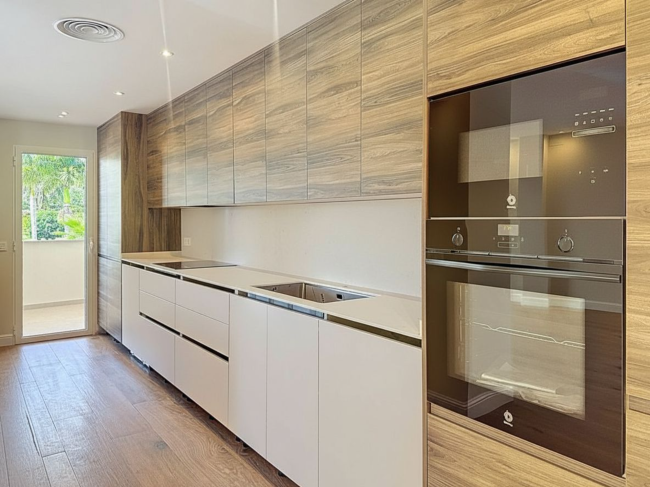 Leilighet på grunnplan til salgs i Estepona Puerto, Estepona by