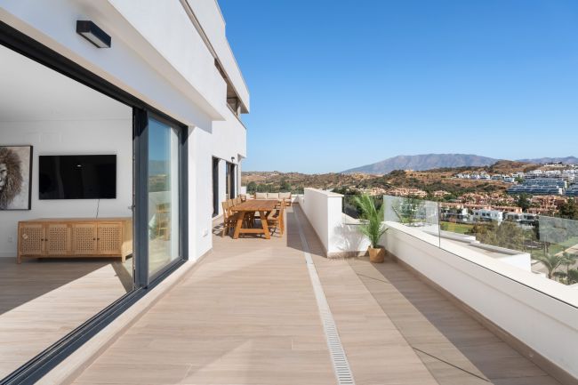 Spacious New Build 4-Bedroom Apartment with Panoramic Views – Navigolf Suites, La Cala de Mijas