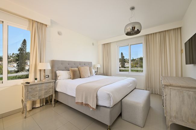 Sjarmerende tomannsbolig med 3 soverom og privat hage