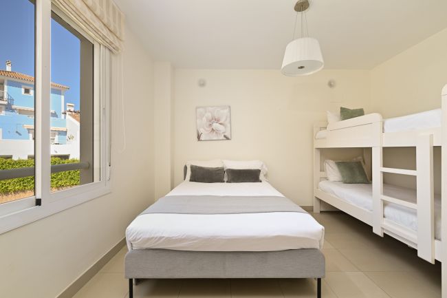 Sjarmerende tomannsbolig med 3 soverom og privat hage