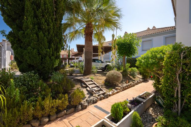 Sjarmerende tomannsbolig med 3 soverom og privat hage