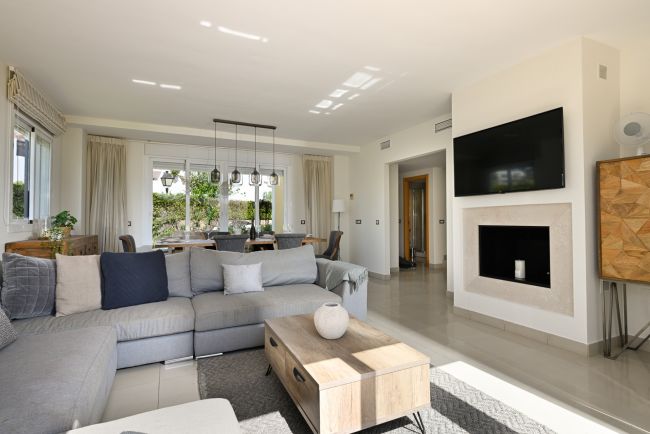 Sjarmerende tomannsbolig med 3 soverom og privat hage