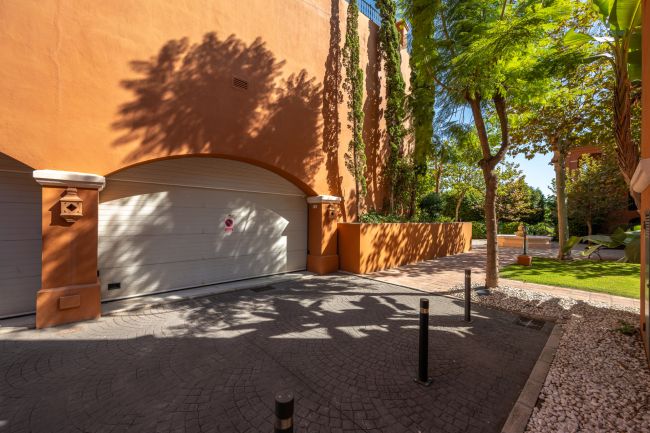 Exclusive 3 Bedroom Apartment with Panoramic Views and Huge Private Garage