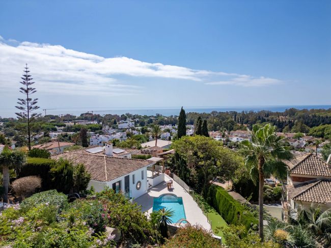 A superb modern villa walk to the beach with panoramic views.
