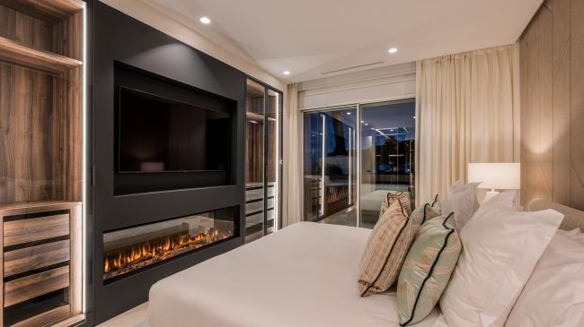 FIRST LINE BEACH RESIDENCE - 6 BEDROOMS