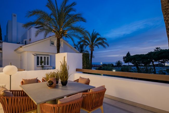 FIRST LINE BEACH RESIDENCE - 6 BEDROOMS