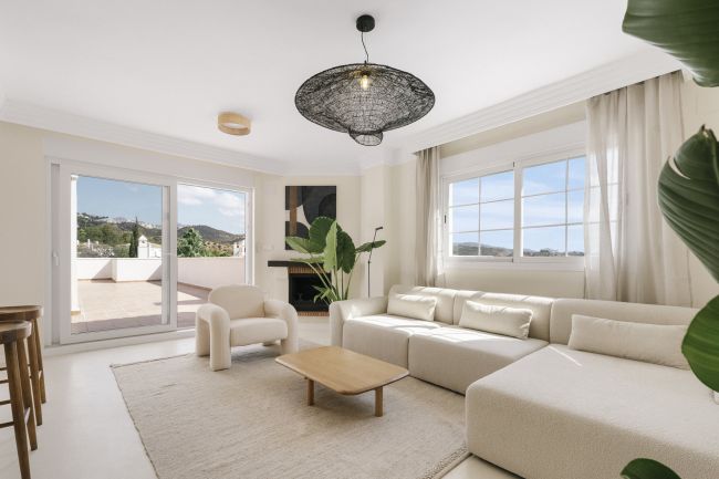 Fully Renovated Duplex Penthouse in Rio Real, Marbella East