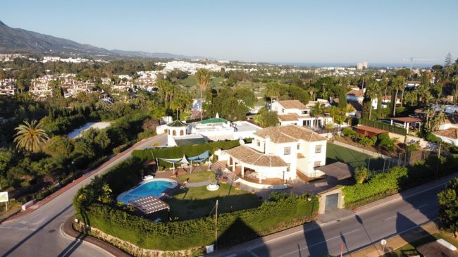 Villa – Chalet in Nueva Andalucía, Costa del Sol