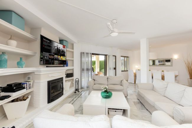 Villa – Chalet in Nueva Andalucía, Costa del Sol