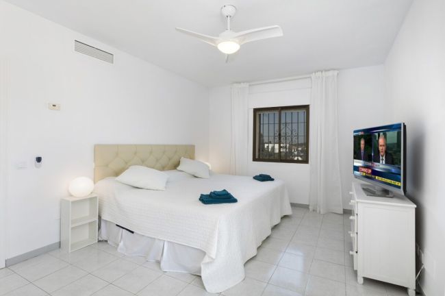 Villa – Chalet in Nueva Andalucía, Costa del Sol