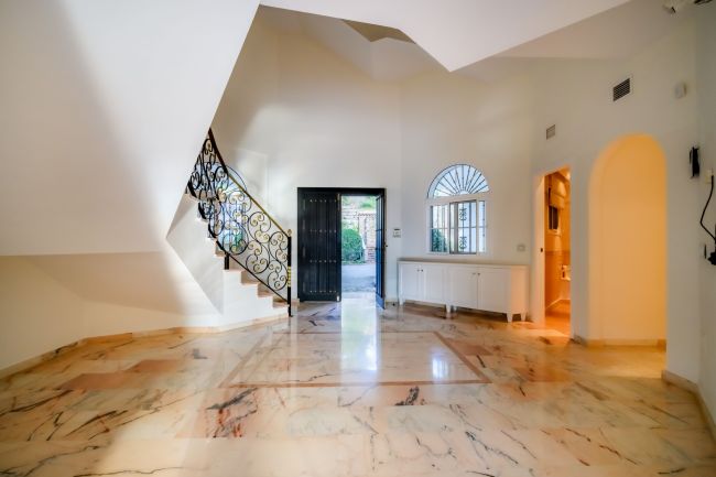 VILLA EN NUEVA ANDALUCIA - MARBELLA