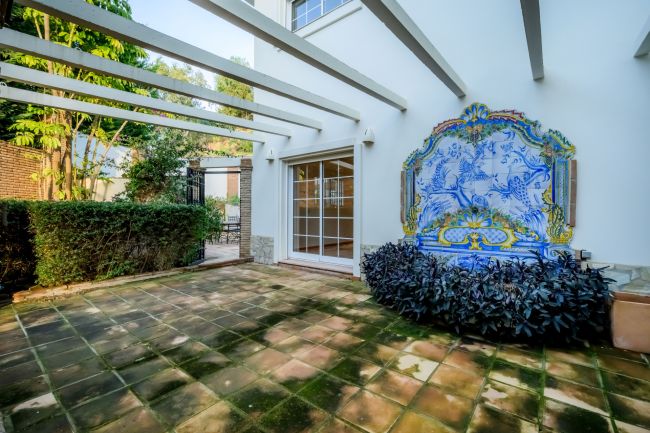 VILLA EN NUEVA ANDALUCIA - MARBELLA