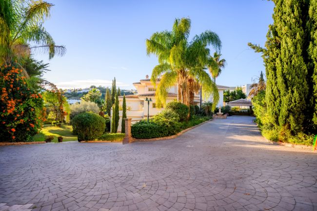 VILLA EN NUEVA ANDALUCIA - MARBELLA