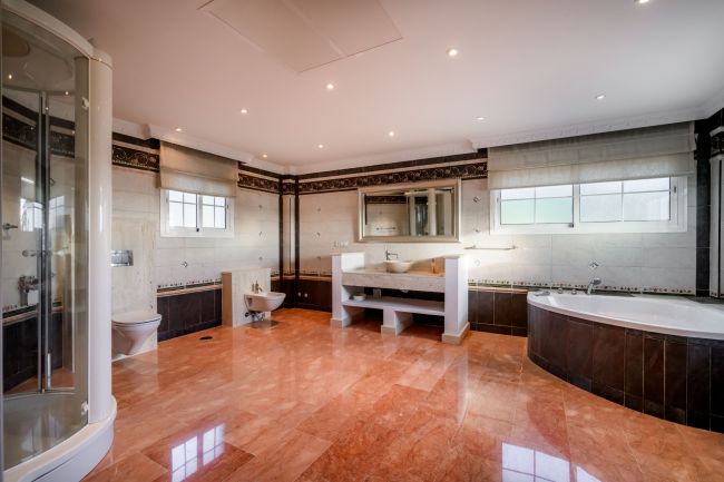 VILLA EN NUEVA ANDALUCIA - MARBELLA