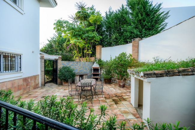 VILLA EN NUEVA ANDALUCIA - MARBELLA