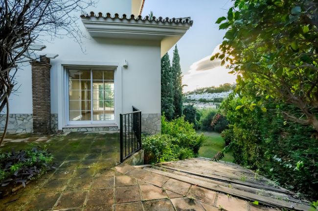 VILLA EN NUEVA ANDALUCIA - MARBELLA