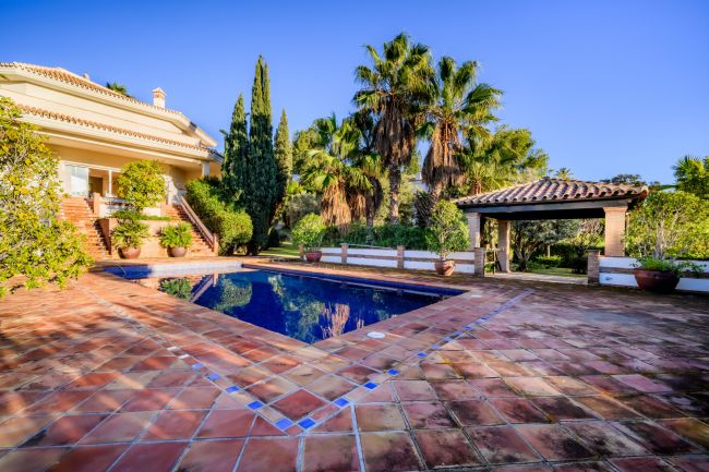 VILLA EN NUEVA ANDALUCIA - MARBELLA