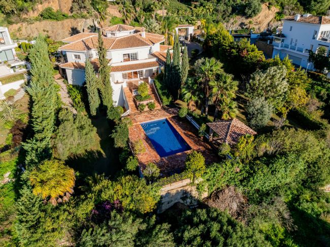 VILLA EN NUEVA ANDALUCIA - MARBELLA
