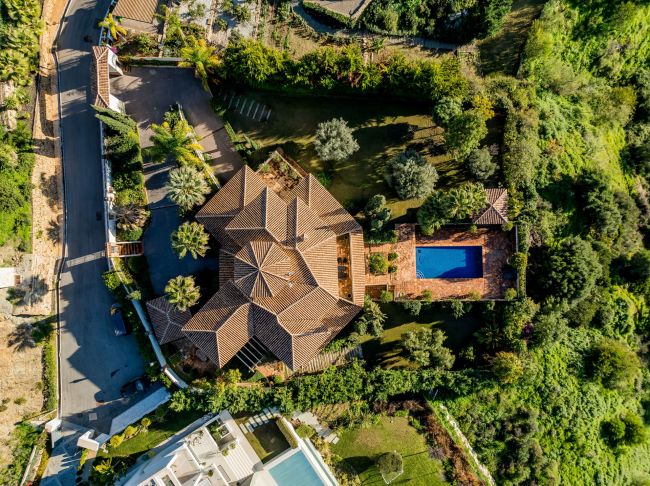 VILLA EN NUEVA ANDALUCIA - MARBELLA