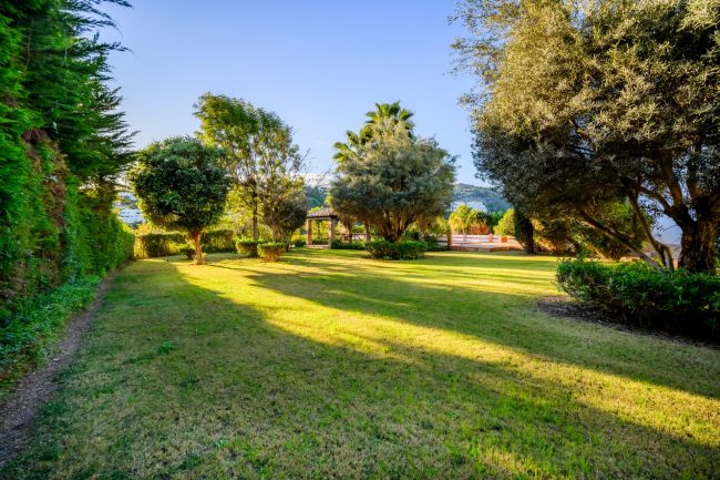 VILLA EN NUEVA ANDALUCIA - MARBELLA