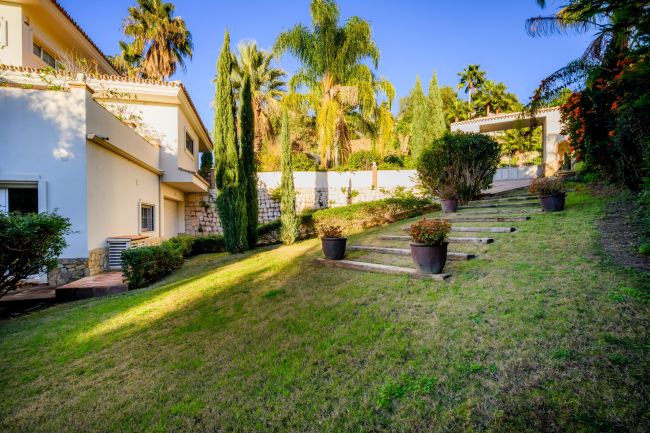 VILLA EN NUEVA ANDALUCIA - MARBELLA