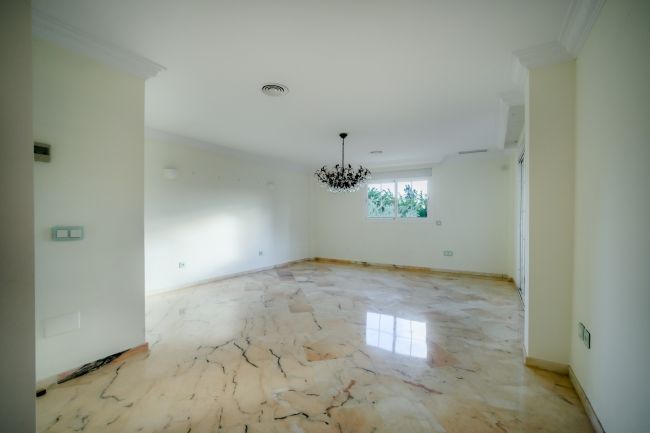 VILLA EN NUEVA ANDALUCIA - MARBELLA